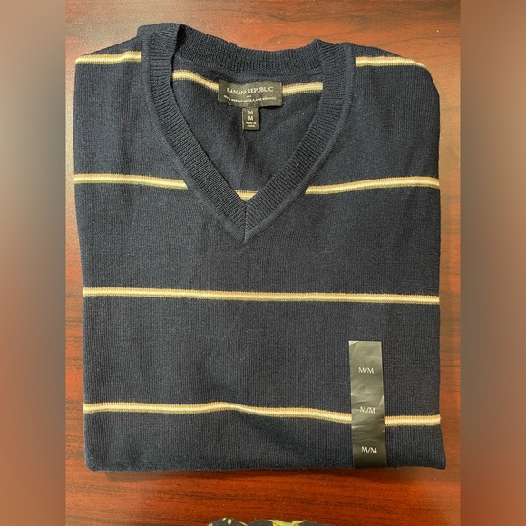New- Banana Republic 100% Merino Wool Man Sz M (1112) - Picture 1 of 5